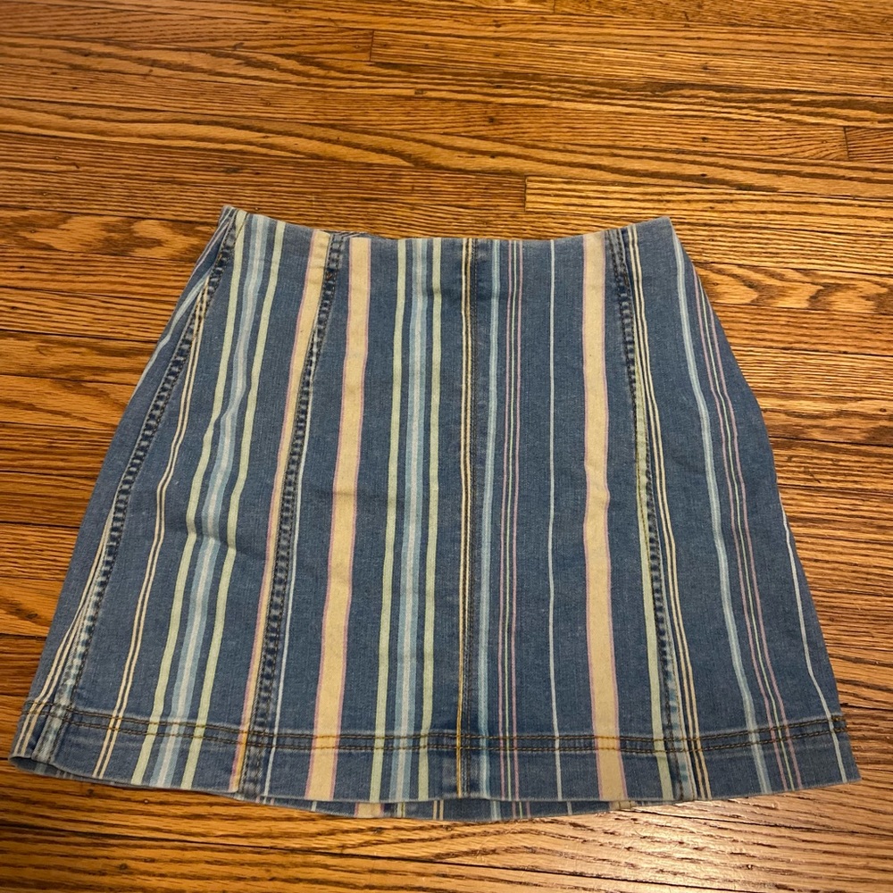 Wild fable body on skirt